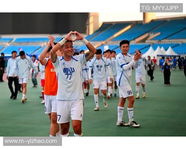 河南业余足球联赛热潮来袭球迷激情四溢展现地方足球魅力与活力 河南业余足球联赛热潮来袭球迷激情四溢展现地方足球魅力与活力